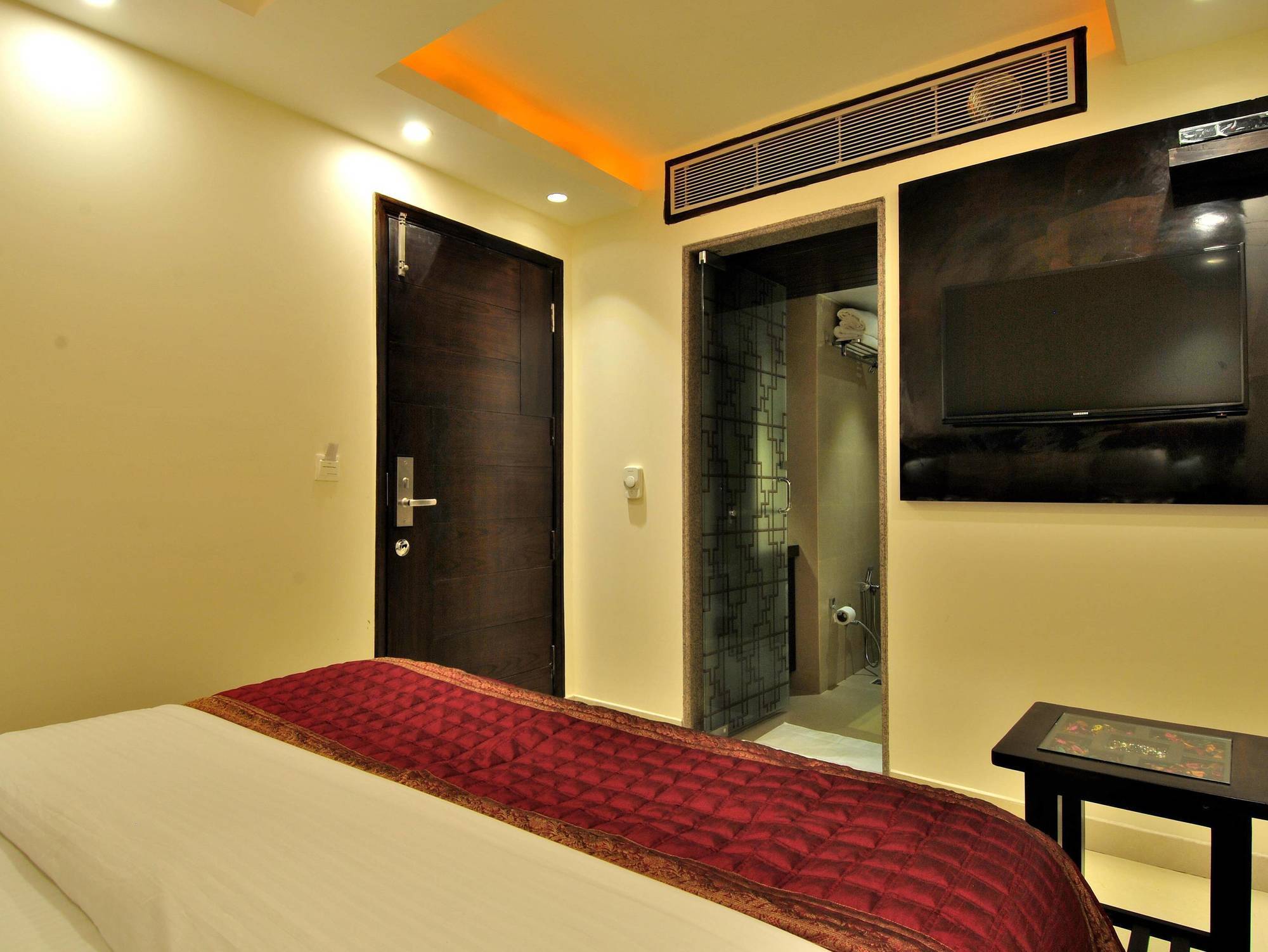 Sai Miracle - Luxury Living Hotel Nova Deli Exterior foto