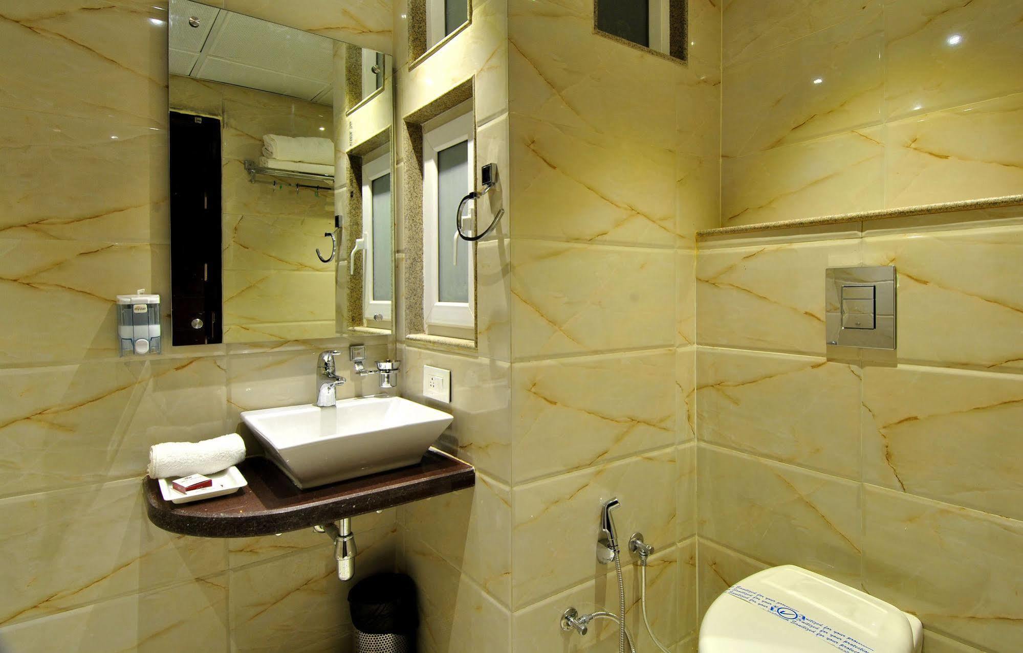 Sai Miracle - Luxury Living Hotel Nova Deli Exterior foto