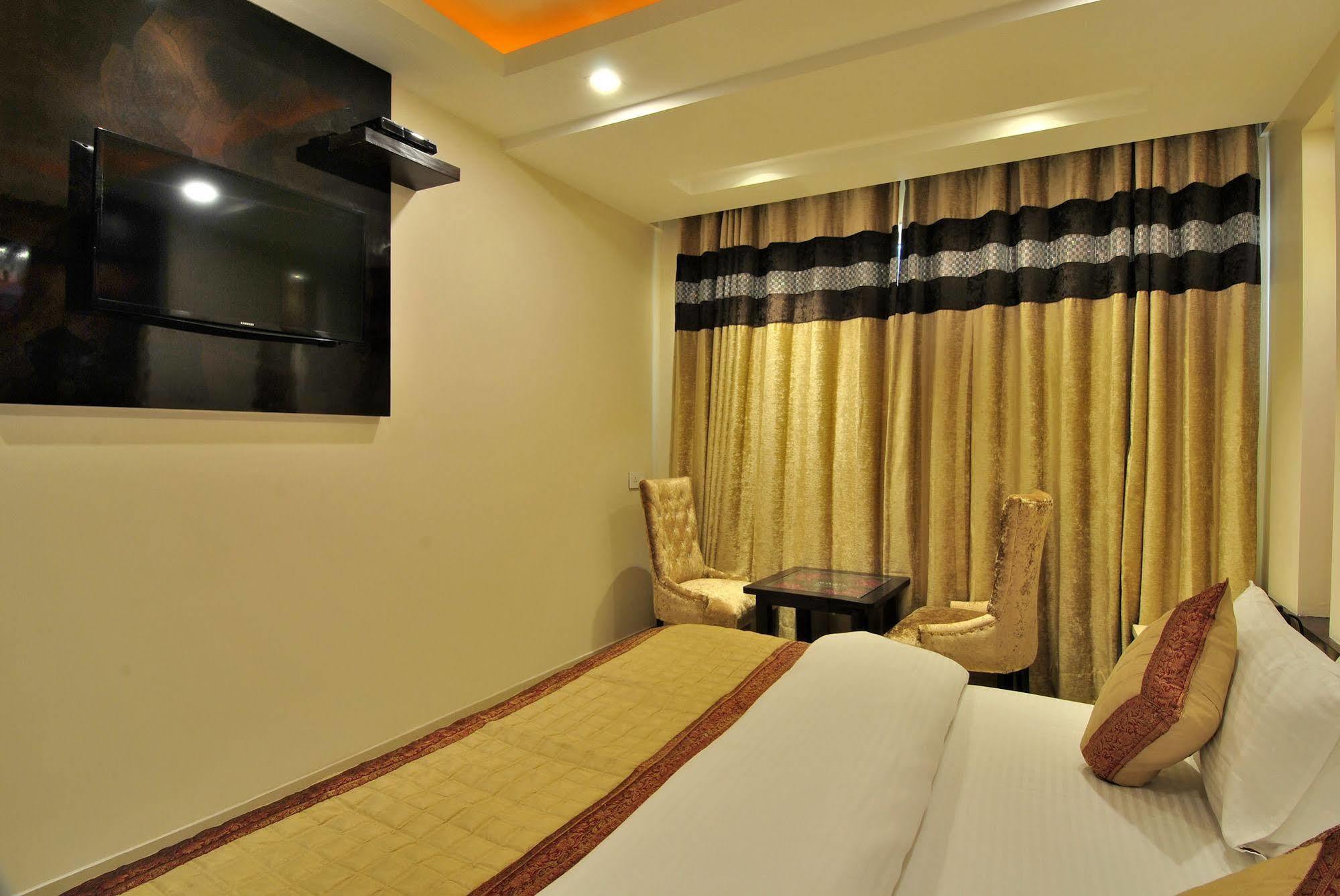 Sai Miracle - Luxury Living Hotel Nova Deli Exterior foto