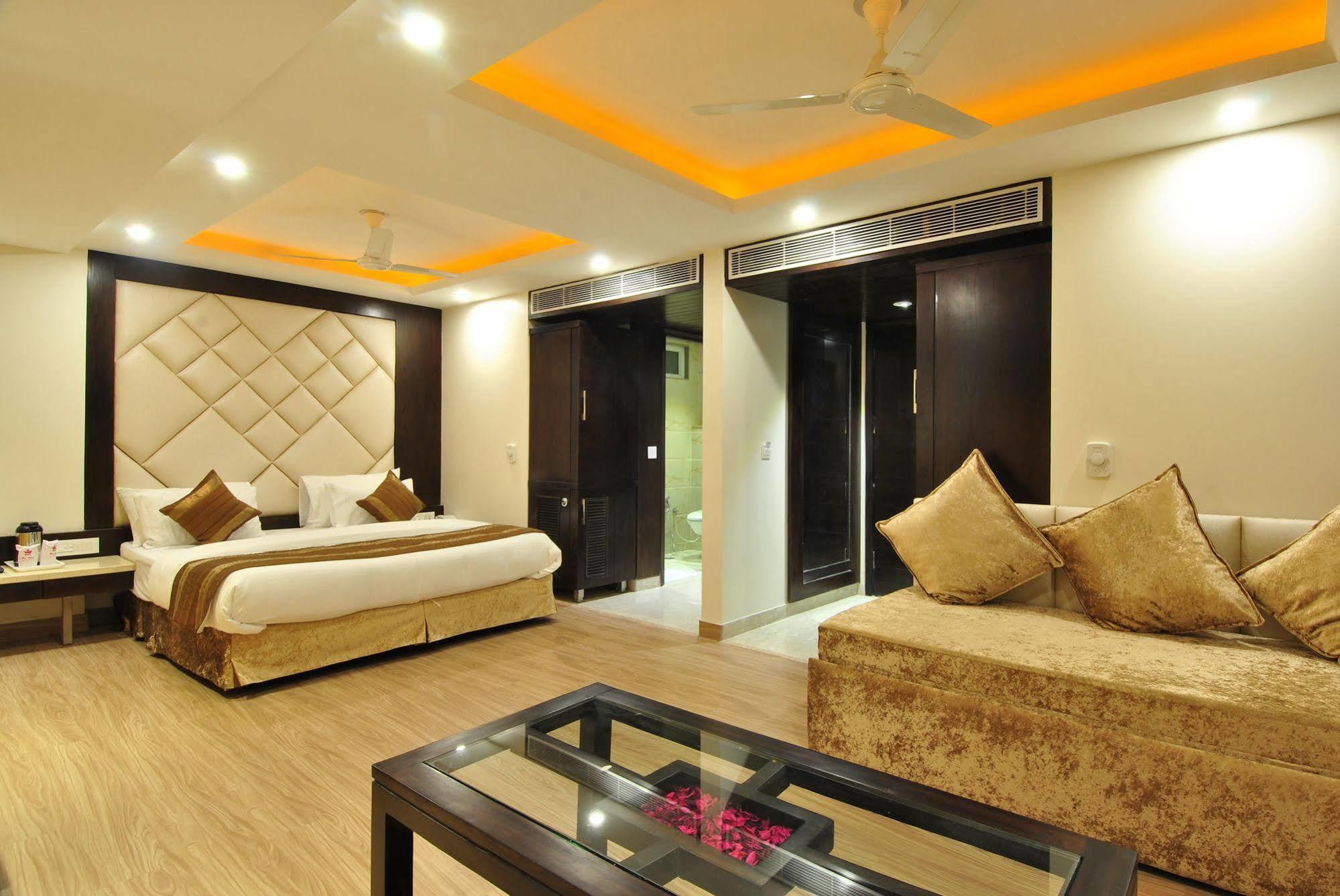 Sai Miracle - Luxury Living Hotel Nova Deli Exterior foto