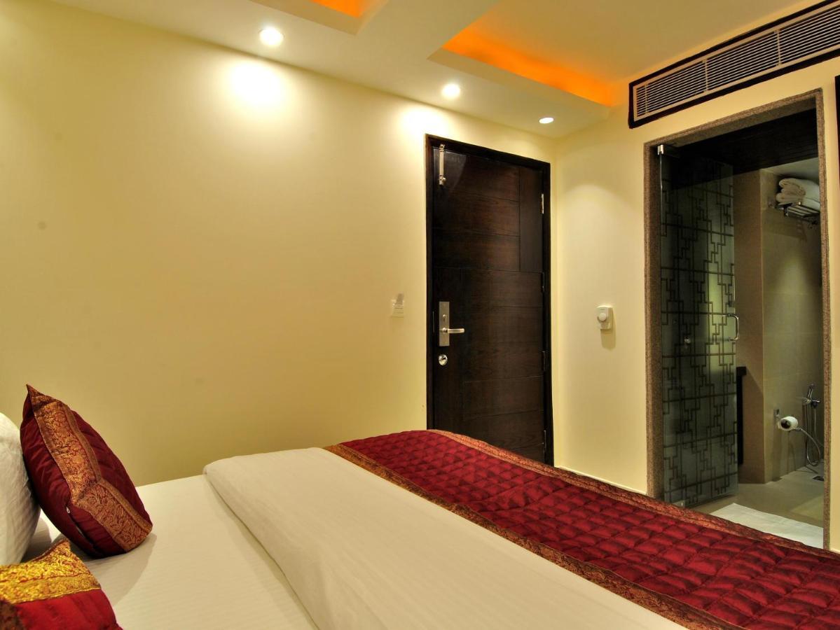 Sai Miracle - Luxury Living Hotel Nova Deli Exterior foto